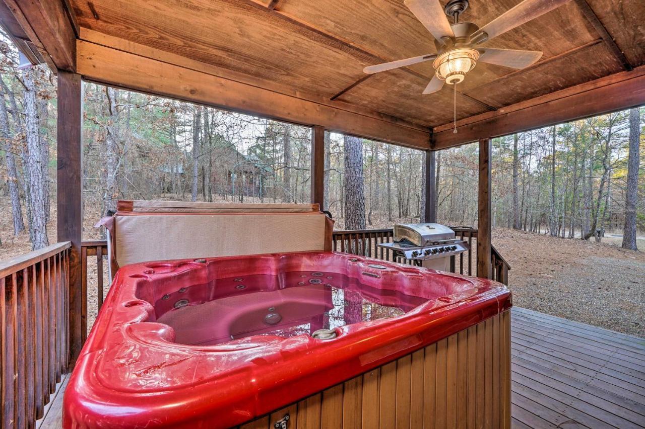 Broken Bow Cabin With Deck, Hot Tub And Fire Pit! Kültér fotó