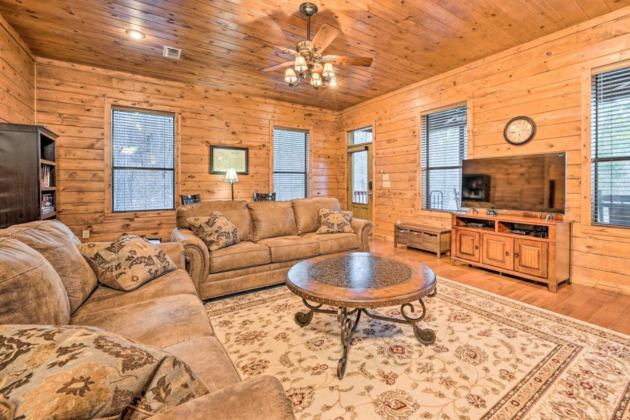 Broken Bow Cabin With Deck, Hot Tub And Fire Pit! Kültér fotó