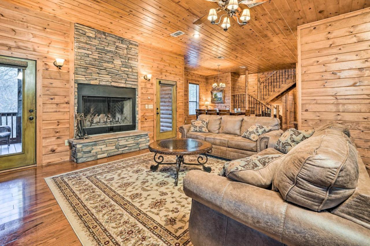 Broken Bow Cabin With Deck, Hot Tub And Fire Pit! Kültér fotó