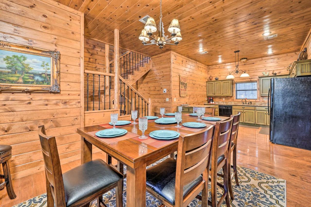Broken Bow Cabin With Deck, Hot Tub And Fire Pit! Kültér fotó