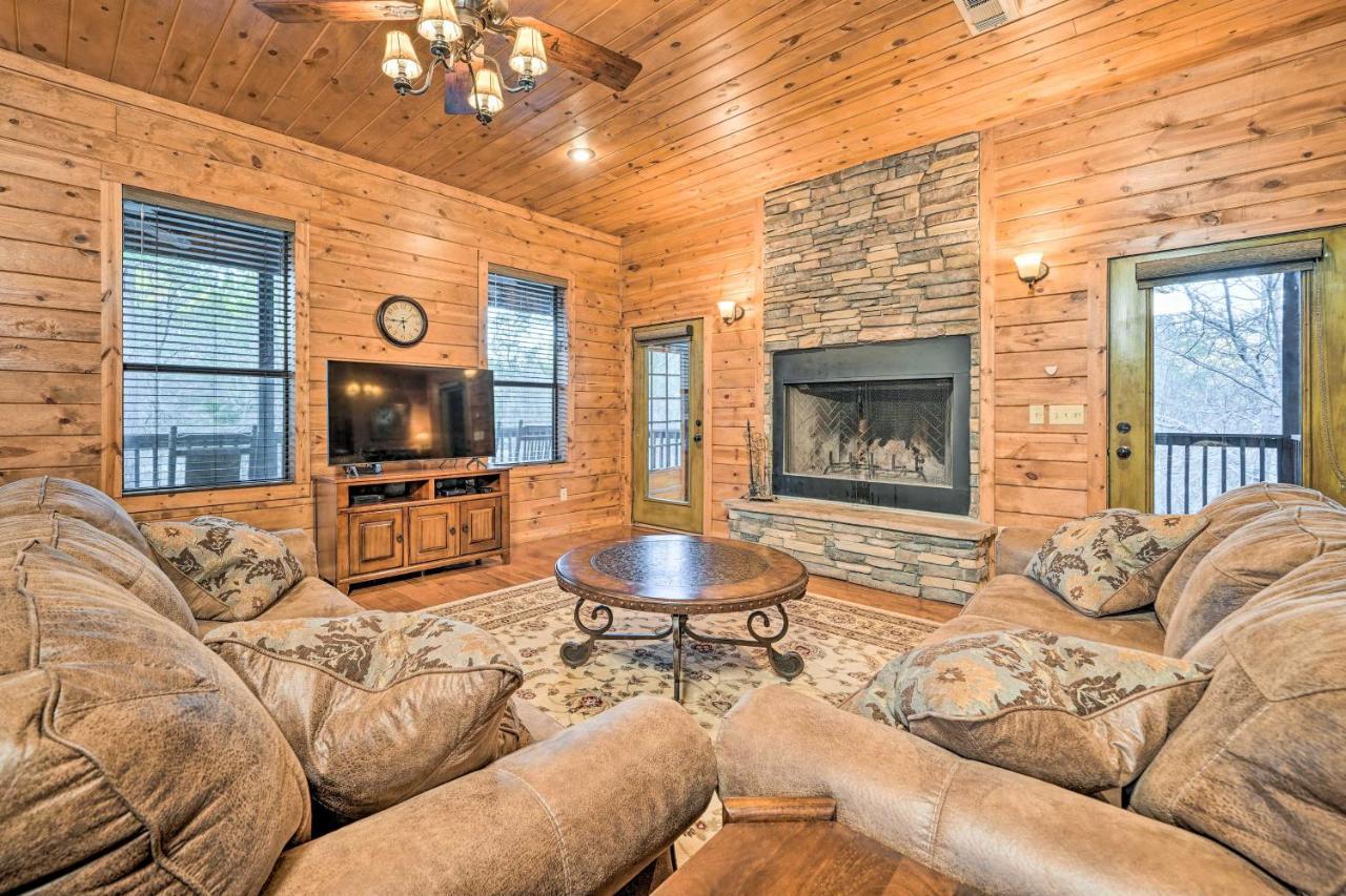 Broken Bow Cabin With Deck, Hot Tub And Fire Pit! Kültér fotó