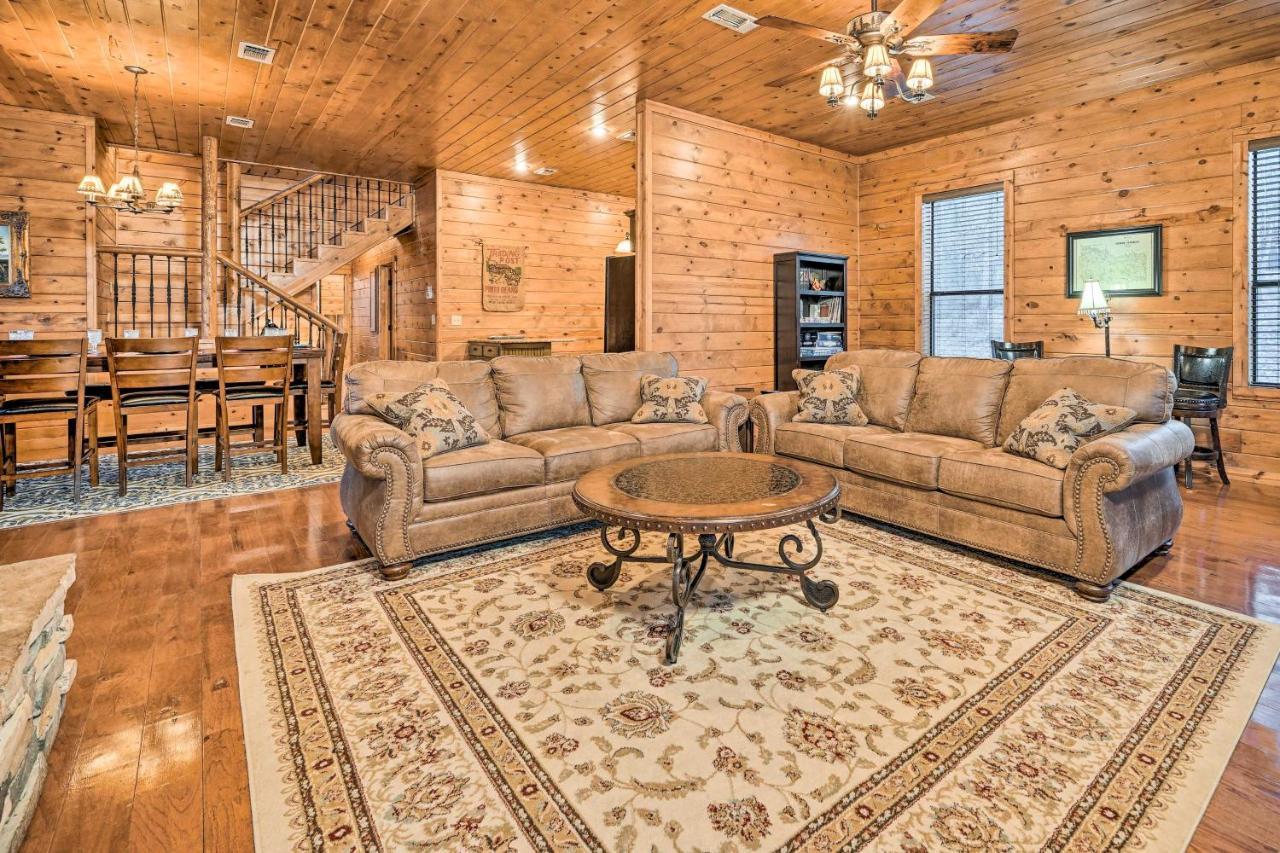 Broken Bow Cabin With Deck, Hot Tub And Fire Pit! Kültér fotó