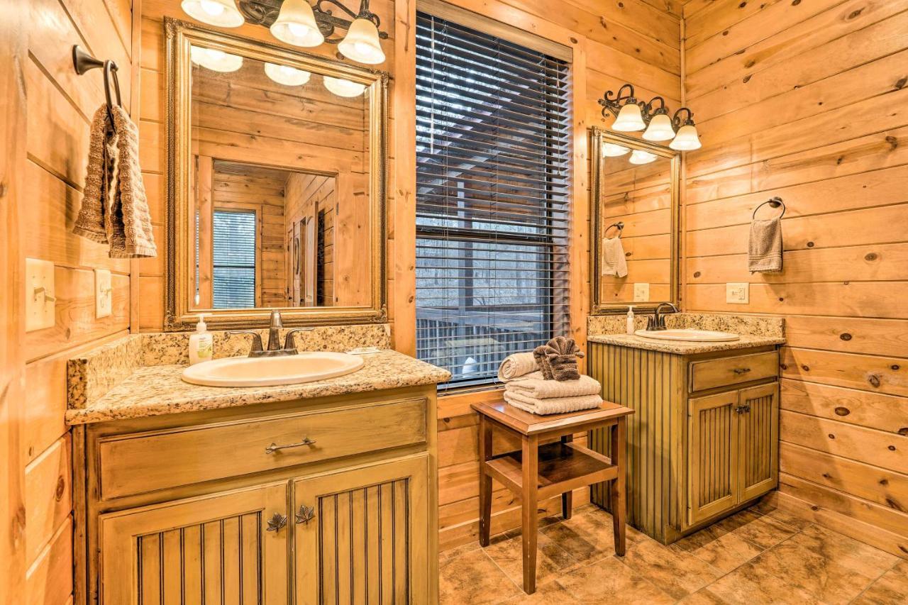 Broken Bow Cabin With Deck, Hot Tub And Fire Pit! Kültér fotó