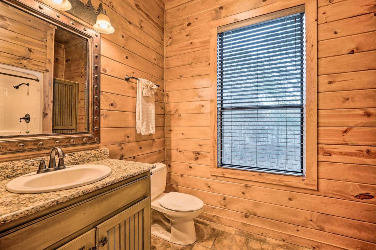 Broken Bow Cabin With Deck, Hot Tub And Fire Pit! Kültér fotó